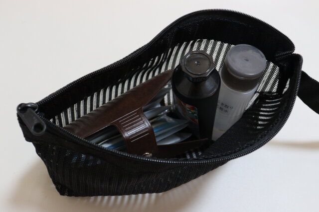 セリア ポーチメッシュ マチ付き 持ち手付 使用例 スキンケア系