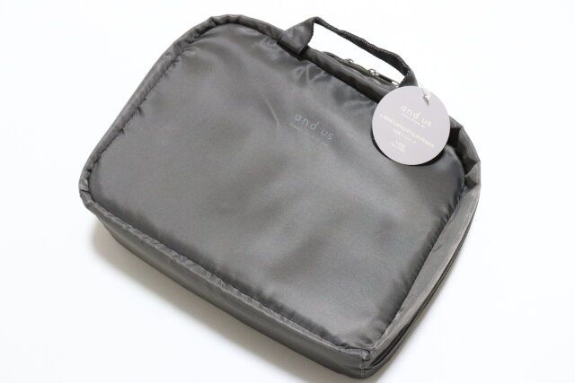 スリーコインズ収納力がすごいASU 大容量スリムポーチ