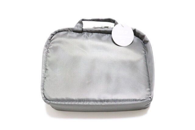 スリーコインズのASU 大容量スリムポーチのパッケージ