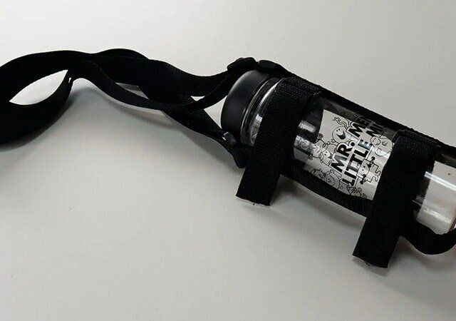 ダイソー ペットボトルホルダー（ショルダータイプ、ブラック）