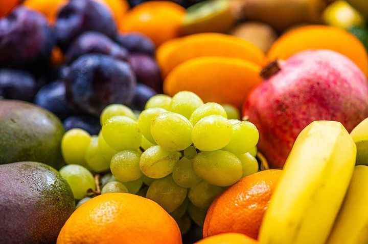 いろいろな種類のフルーツ