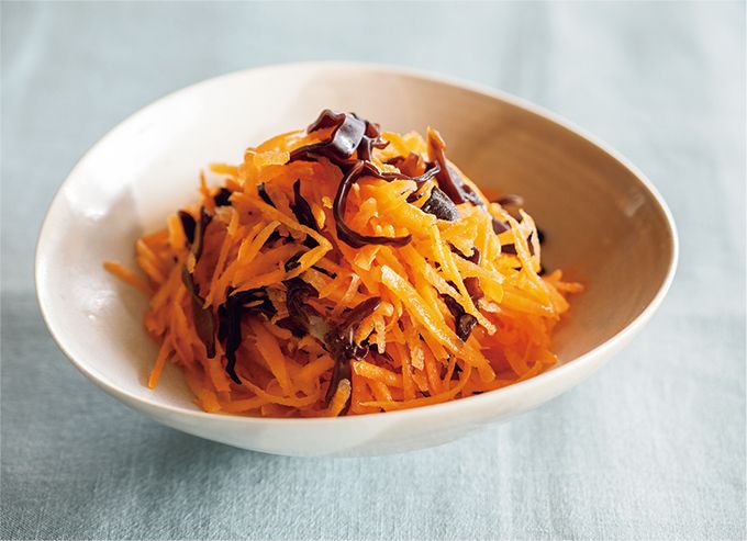 味付けは塩だけで。シンプルでおいしいレシピ「きくらげとにんじんの和えもの」の画像1