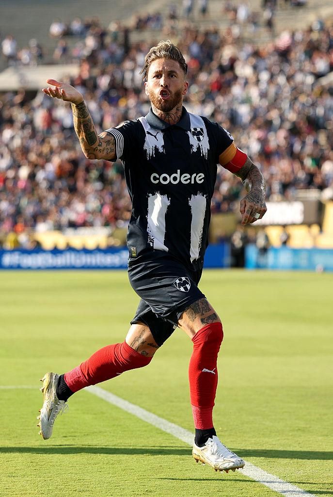 クラブW杯初戦でゴールの元欧州最強DF、ホワイト×ゴールドの「ミズノスパイク」がかっこいい！