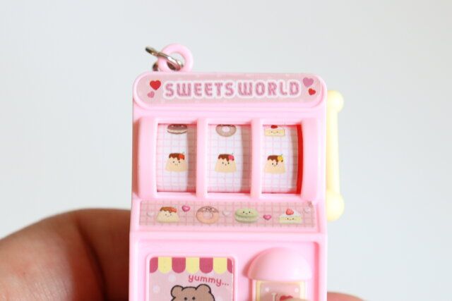 セリア キーホルダー パステルスロット レバー 使用例 スロット ランダム性 そろえる