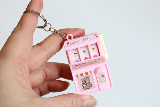 セリア キーホルダー パステルスロット