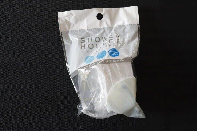ダイソーのシャワーホルダー（粘着シート）のパッケージ