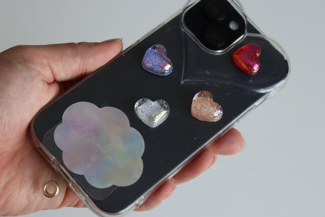 ダイソー スマホ貼り付けパーツ（キラキラ、5P） 使用例