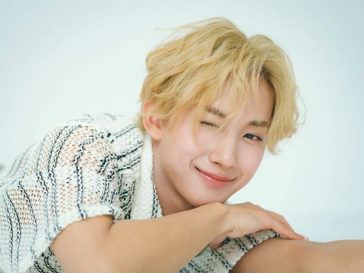 モデル 鈴木凌 寝そべり顔アップ