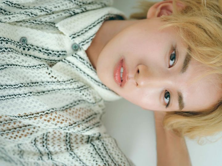 モデル 鈴木凌 寝ころびバストアップ正面