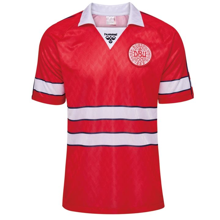 お洒落すぎ…サッカーデンマーク代表の80年代ユニフォームが復刻！3種類が店舗限定で販売