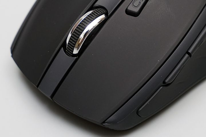 個人的には左右ボタンのクリック感がはっきりしないのが、あまり好みではありません。このあたりは好き好きもあるでしょう。