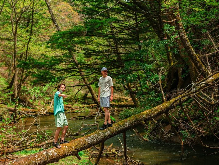 アウトドアで培ったノウハウと、現代のファッションシーンの空気感をミックスさせたプロダクトで⼈気を集めるNANGAから、夏の猛暑を快適に乗り切るためのウェア“DRYMIX シリーズ”と“NYLON TUSSER シリーズ”が登場。