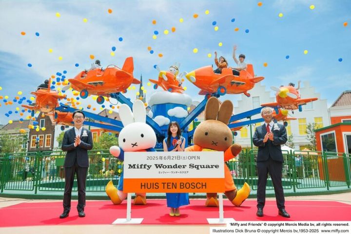 ミッフィーとメラニーも駆けつけ、橋本さんのカウントダウンでバルーンが舞う華やかなセレモニーで幕があがりました。