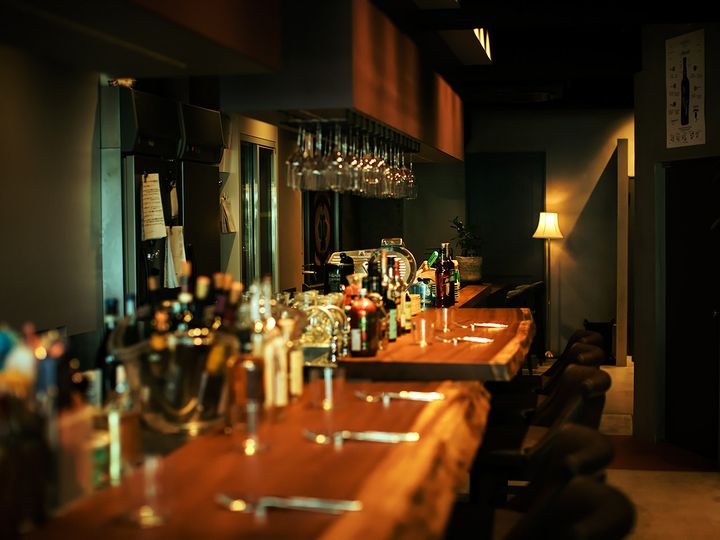 都立大学『ワインとイタリア料理141』の内観