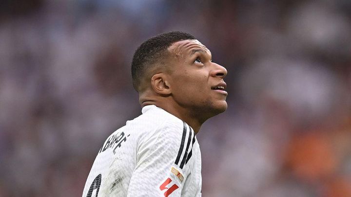 アメリカで緊急入院…世界最高クラブのエース、世界大会「全欠場」の危機に