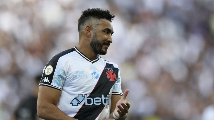 W杯にも出場した38歳元代表選手、元愛人に「オレの尿を飲め」「床を舐めろ」と強要か…DV容疑で起訴