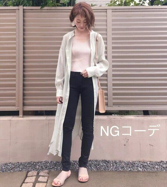 シアーシャツワンピース羽織りNGコーデ