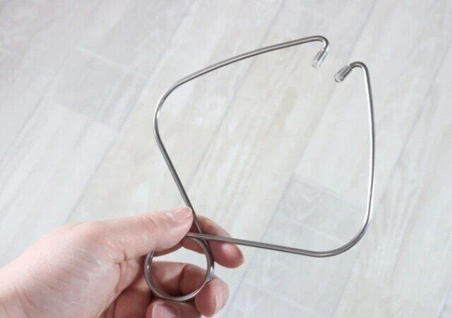 ダイソーのステンレスかもいハンガー1