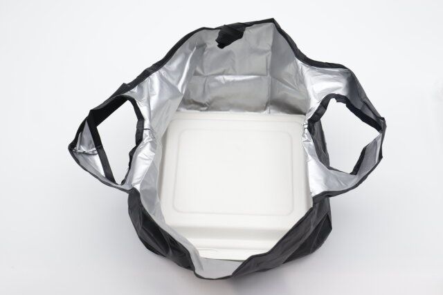 セリアの洗えるコンパクトランチバッグはコンビニ弁当がすっぽり入る