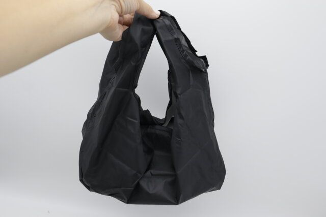 セリアの洗えるコンパクトランチバッグは幅広マチでお弁当を安定した状態で持ち運べる