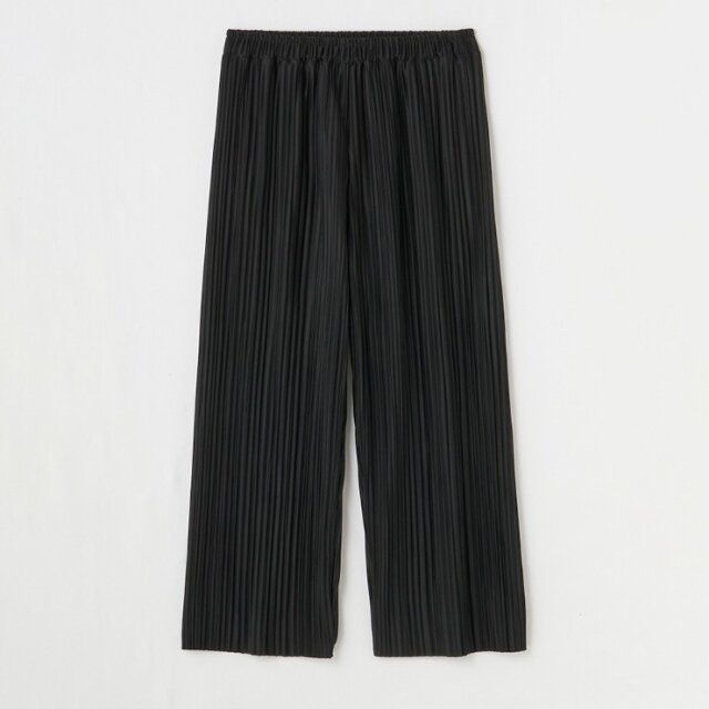 しまむらの接触冷感プリーツワイドパンツ