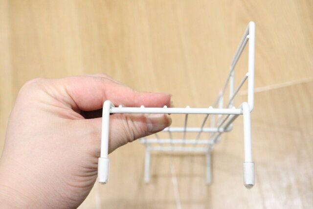 ダイソーの脚付きワイヤーコンロ奥ラック
