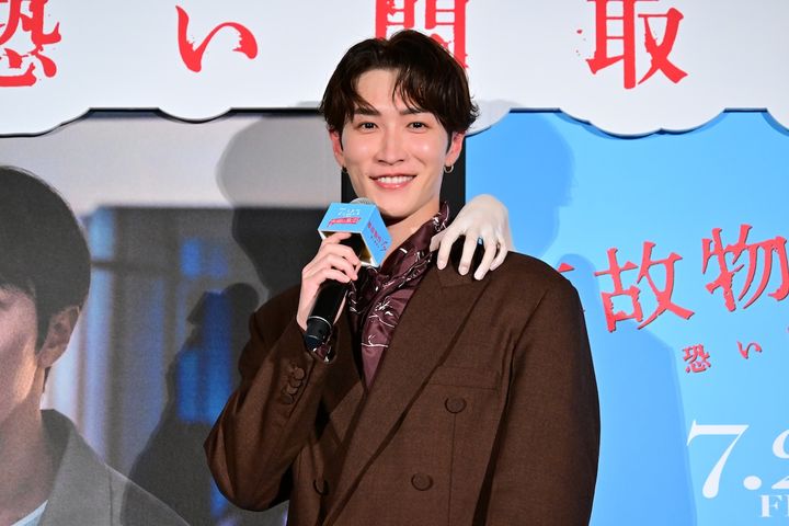 渡辺翔太「黄色い歓声を期待してたのに静か…」 自虐トークで『事故物件ゾク 恐い間取り』試写会を笑いに包む