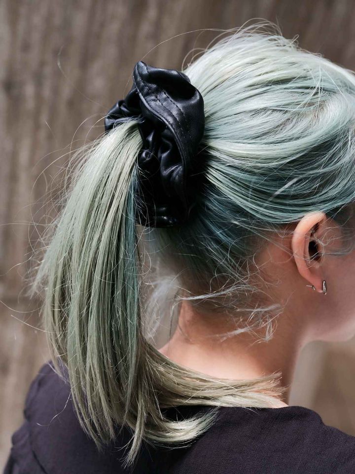 画像: 可愛すぎないシュシュ