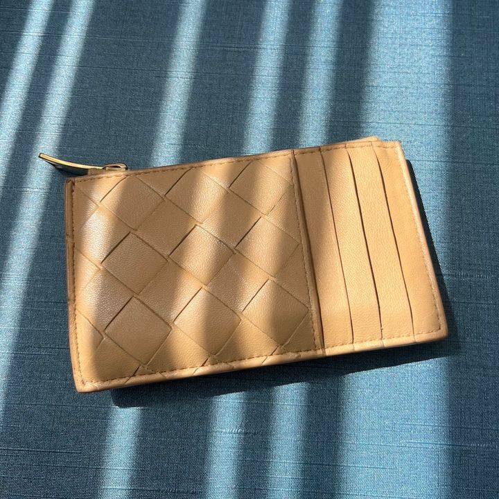 〈BOTTEGA VENETA〉のイントレチャートカードケース