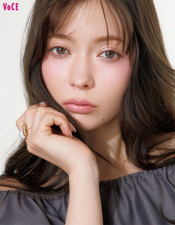 八木アリサさん／YSL ザ インクス ヴィニルクリーム 44 使用