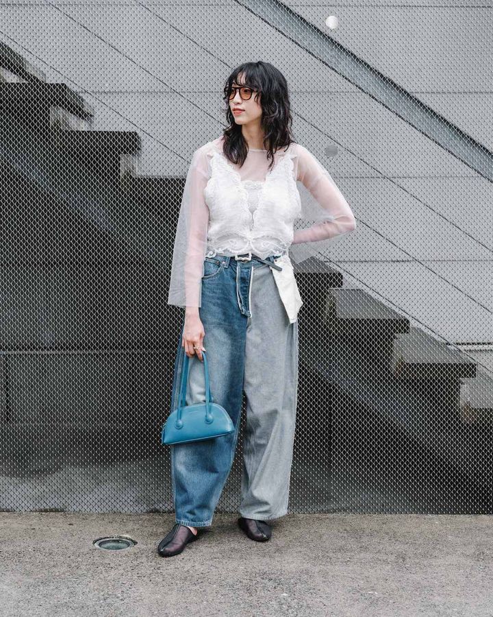 相性抜群な“甘トップス×デニム”のお手本コーデ 5選。甘辛MIX上手になろう！【TOKYO SNAP】