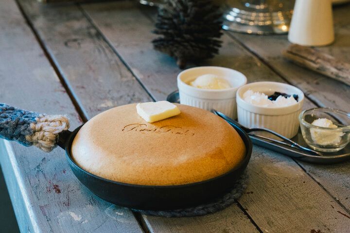 スキレットに乗った厚焼きも♪ふわもちパンケーキがおかわり自由の「Rusa Ruka 自由が丘」