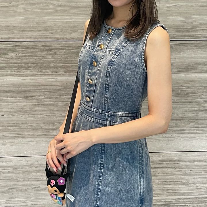 SNIDELのデニムワンピースコーデ