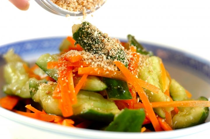 キュウリとニンジンの甘酢サラダの作り方1