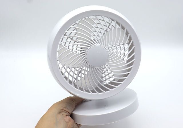 ダイソー USB式サーキュレーター 軽い
