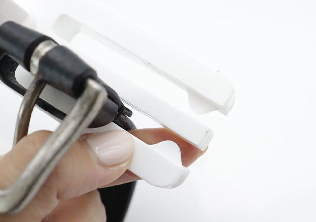 セリアのベルトハンガーはツメがあってベルトが滑り落ちにくい