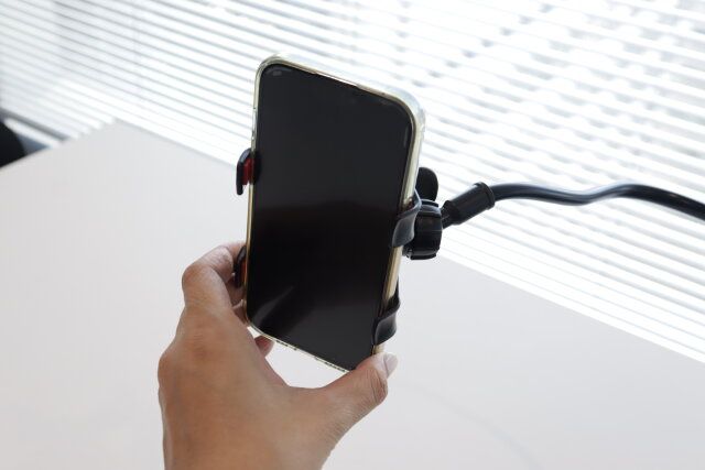 ダイソー スマートフォンスタンド（フレキシブルアーム） ヘッド部分 回転