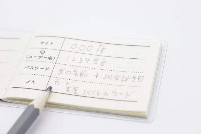 セリアのミニパスワードノートはスマホが苦手な高齢な方におすすめ
