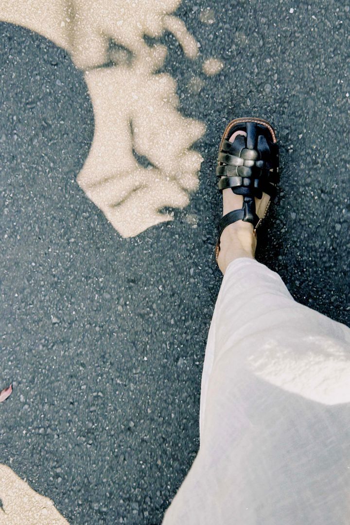 夏シューズ2025◎ 夏の靴は3足あれば最強、着回しの効くスタイリング実例集【ささやかですてきなもの 大谷有紀 vol.241】