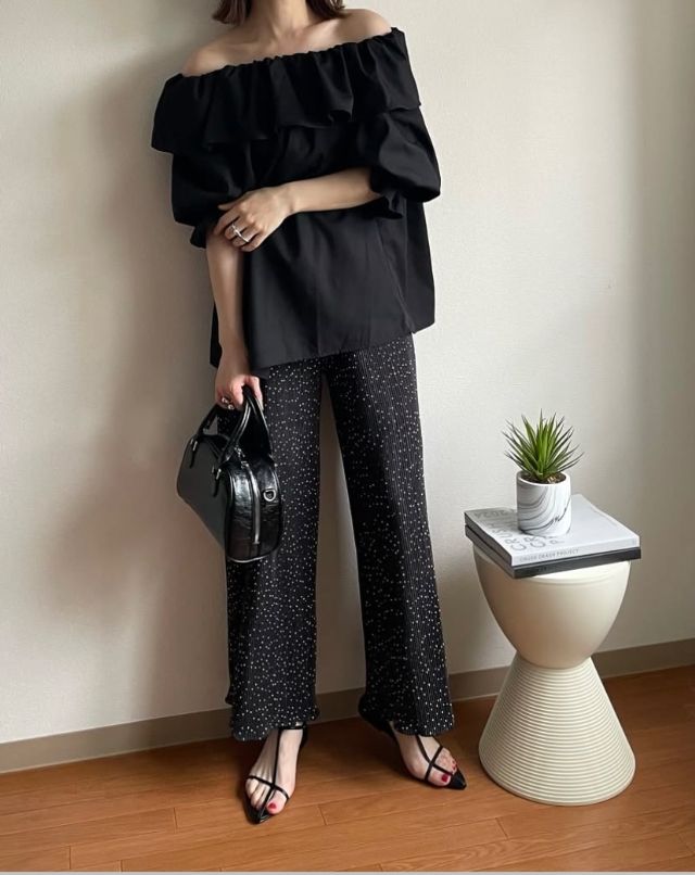 フリルブラウス