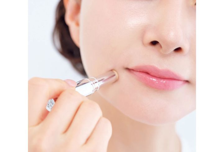 石井美保さん 昼のメイク直し 