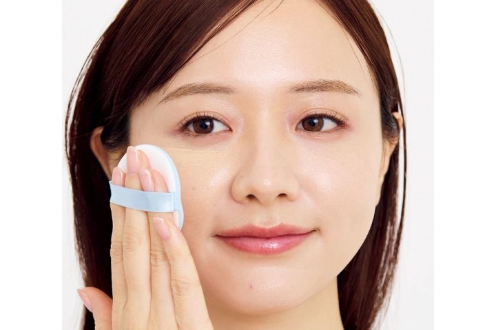 3. ファンデーションはパフで細かく叩き込む