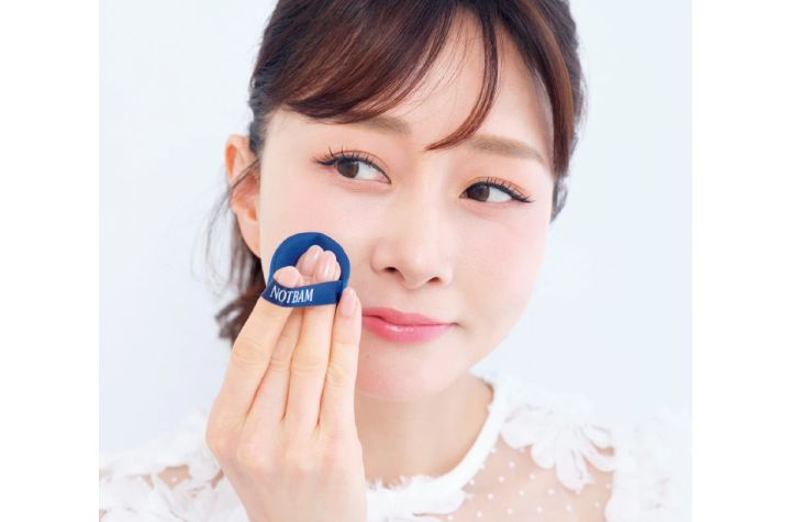 石井美保さん 昼のメイク直し 