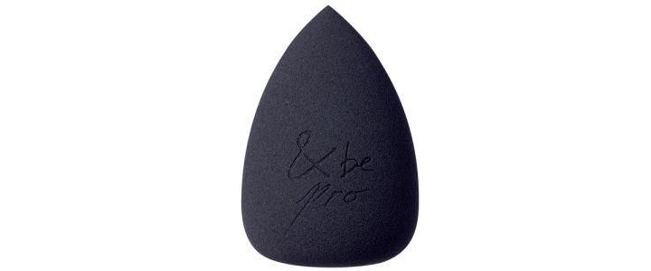 ＆be ブラックスポンジ ￥770／Clue