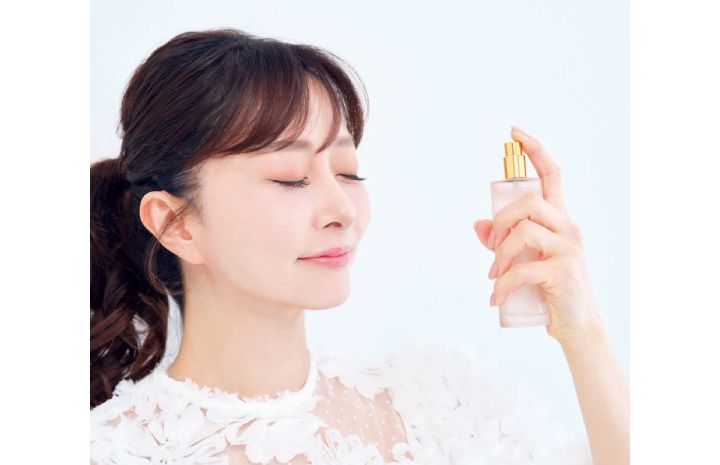 石井美保さん 昼のメイク直し 