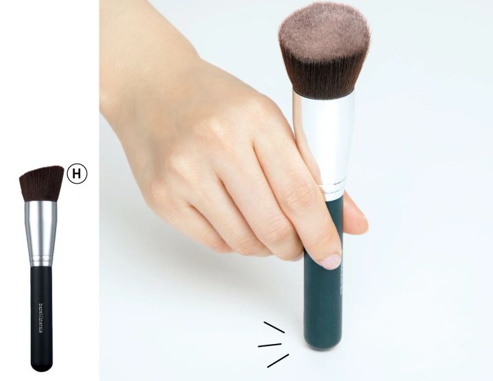 5 ブラシ全体にパウダーをしっかり含ませる