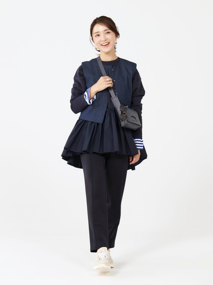 クラウドチームVERY明賀琴絵の春のネイビーコーデの