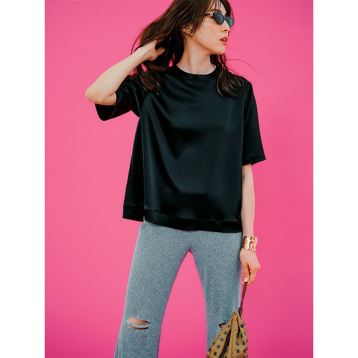 光沢サテンTシャツ