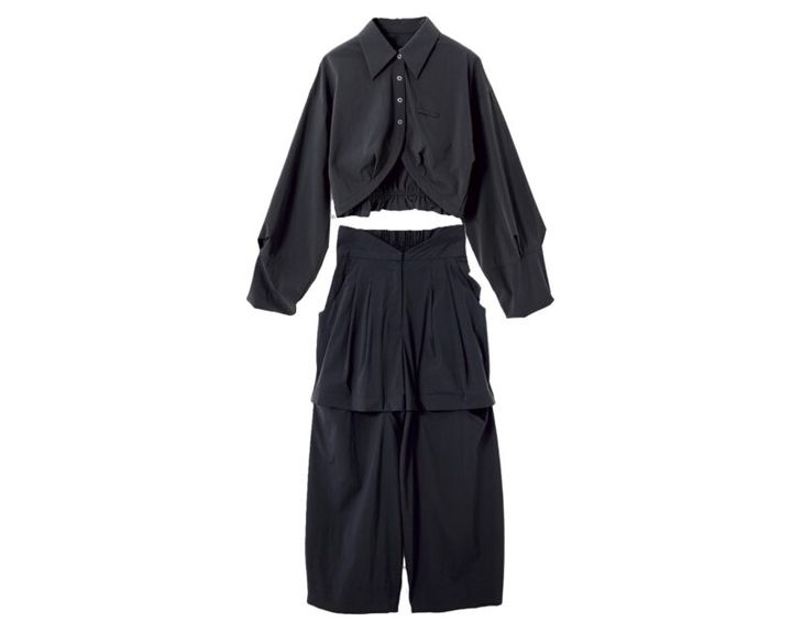 レイヤード風パンツはスナップをはずせばショート丈に。シャツ1万5400円、パンツ2万5300円（ともにダン）