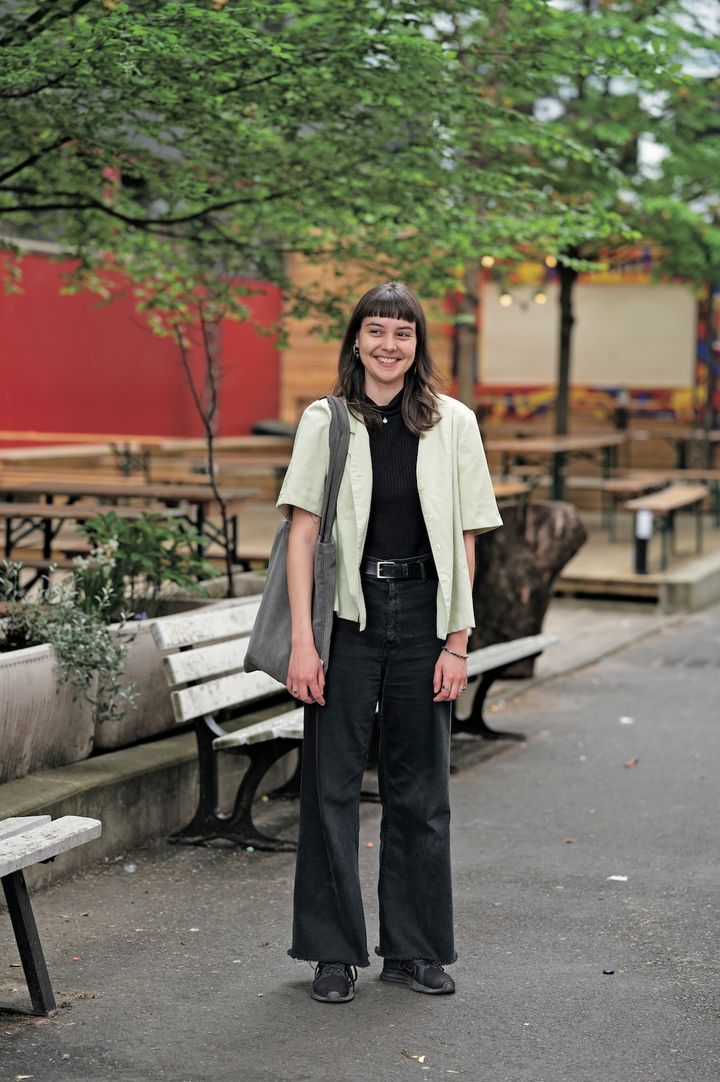 シンプルでこなれ感たっぷり！色＆小物使いに注目！【パリジェンヌの一週間コーデ】